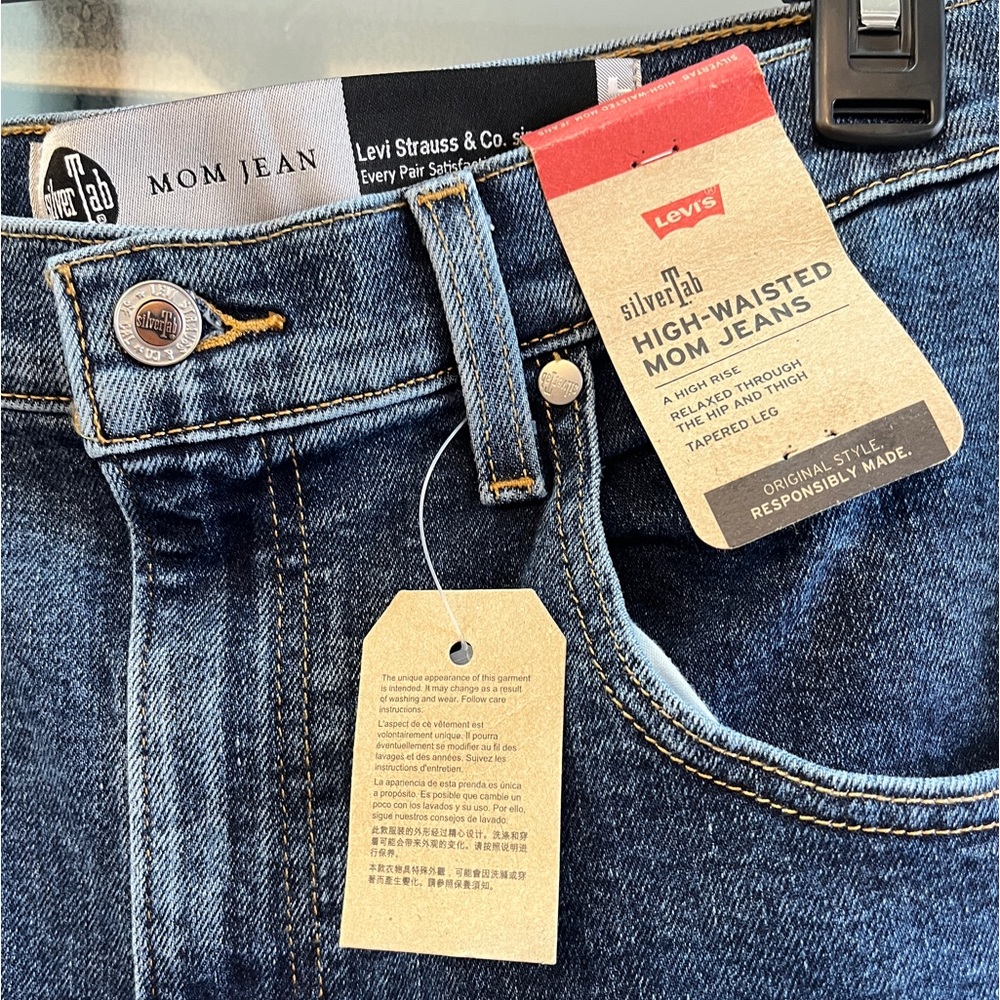 Levi’s high waisted mom jeans